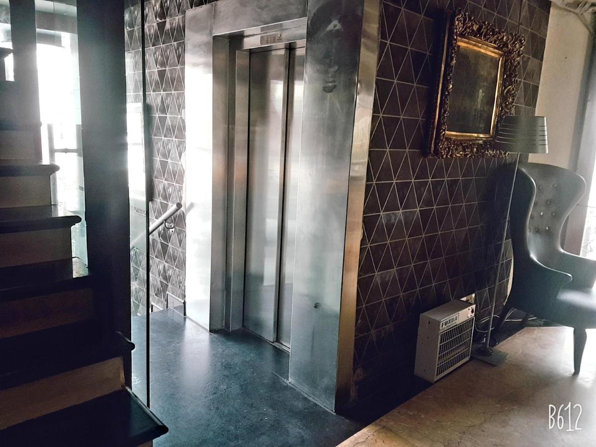 Hotel Royal Castle Grand New Delhi Exterior photo
