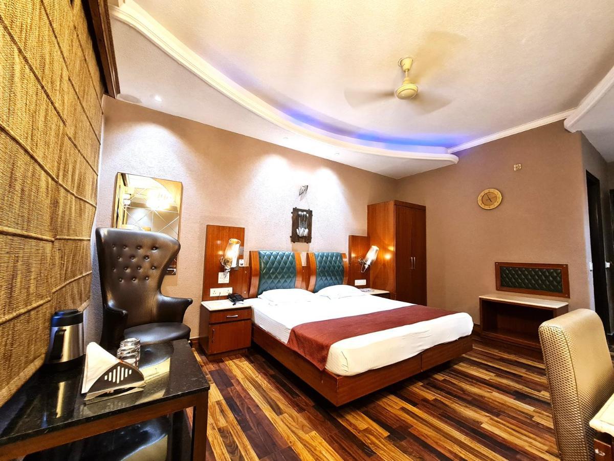 Hotel Royal Castle Grand New Delhi Exterior photo